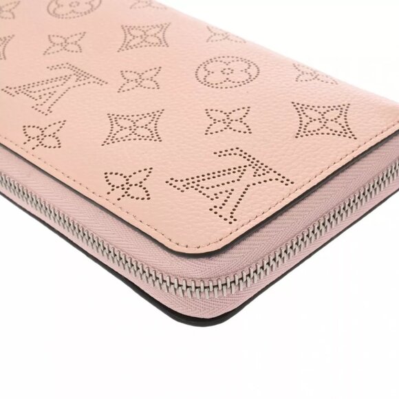 LOUIS VUITTON Monogram Mahina Zippy wallet Magnolia - Picture 4 of 12